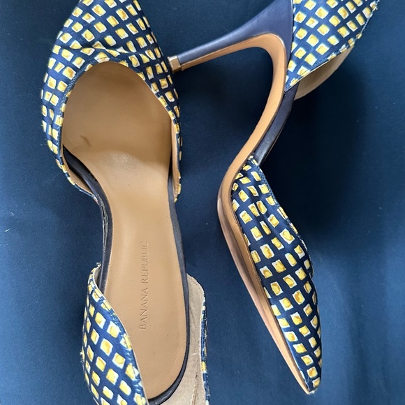 Banana Republic Heels - Picture 3 of 4